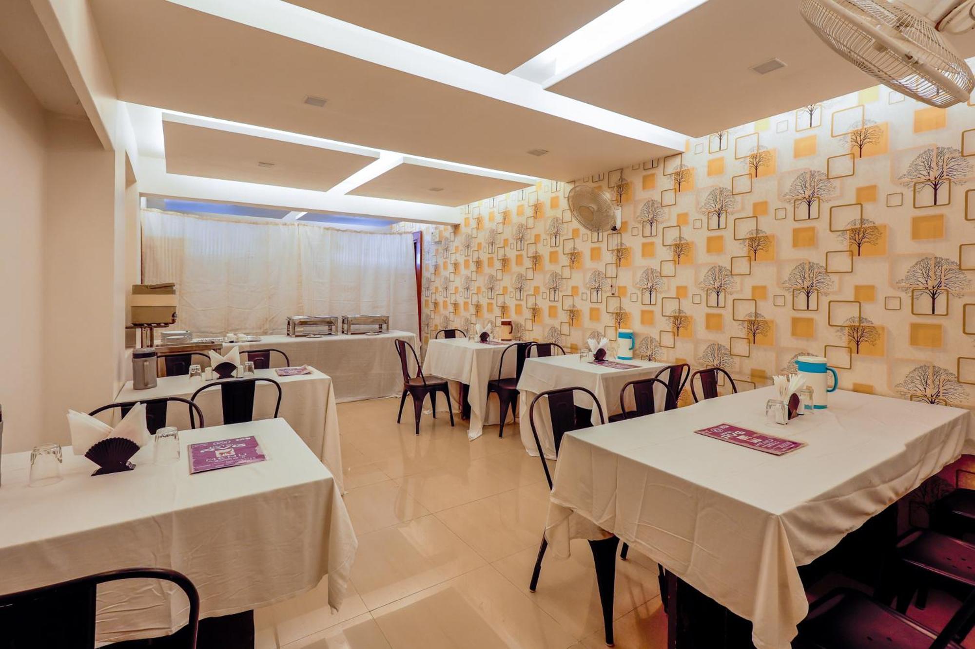Treebo Rvg Hotel วาโดดารา ภายนอก รูปภาพ