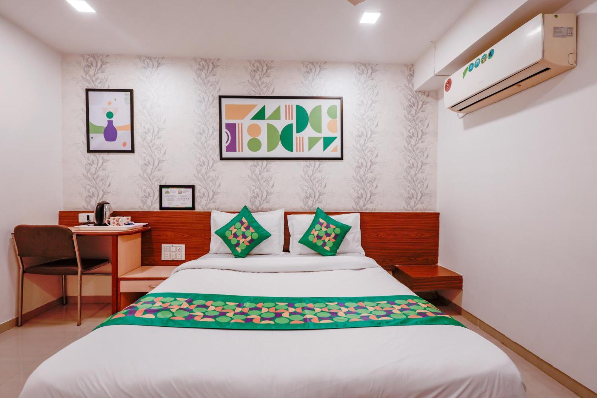 Treebo Rvg Hotel วาโดดารา ภายนอก รูปภาพ