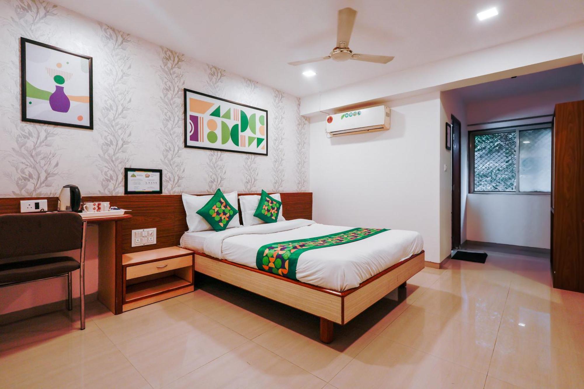 Treebo Rvg Hotel วาโดดารา ภายนอก รูปภาพ