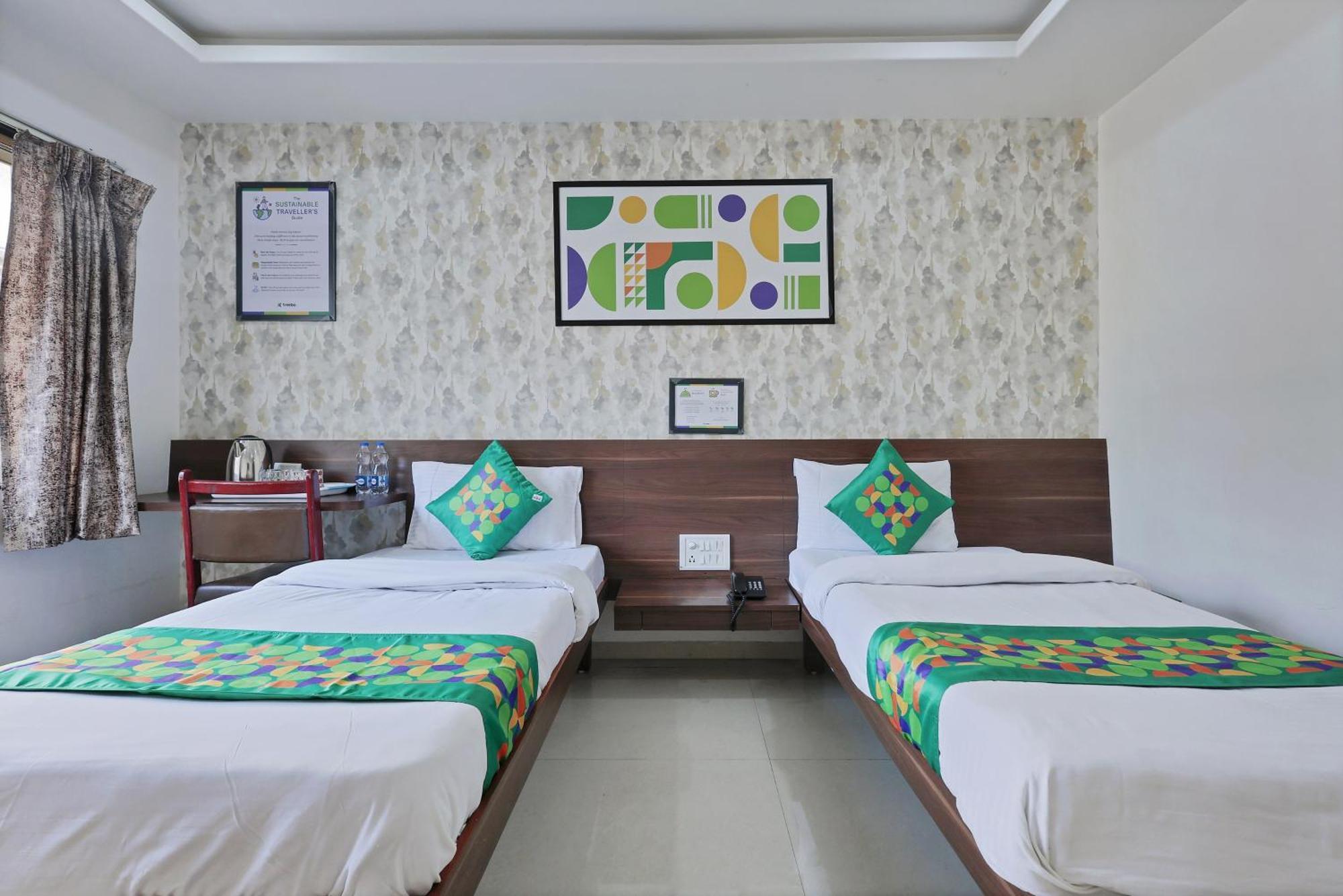 Treebo Rvg Hotel วาโดดารา ภายนอก รูปภาพ